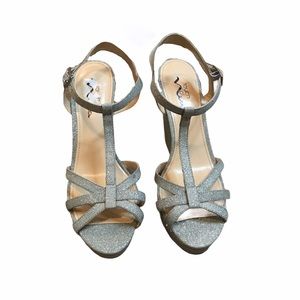NWT Nina formal wedge silver t strap